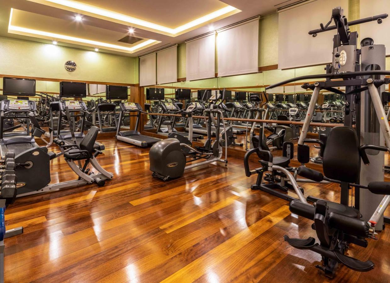호텔 셀릭 팰리스 컨벤션 센터 테르말 스파 부루사 외부 사진 A gym in a hotel