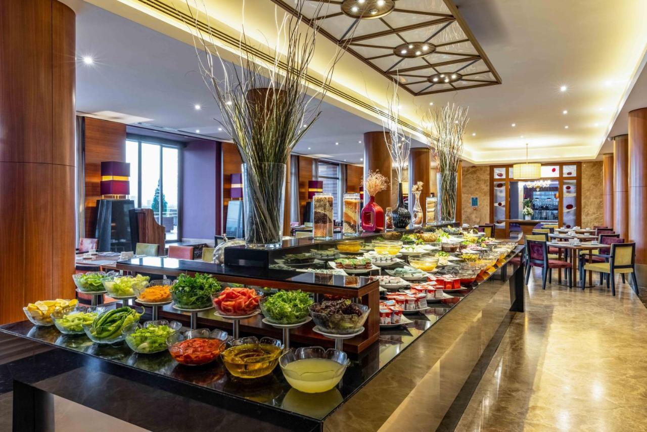 호텔 셀릭 팰리스 컨벤션 센터 테르말 스파 부루사 외부 사진 The buffet at the hotel