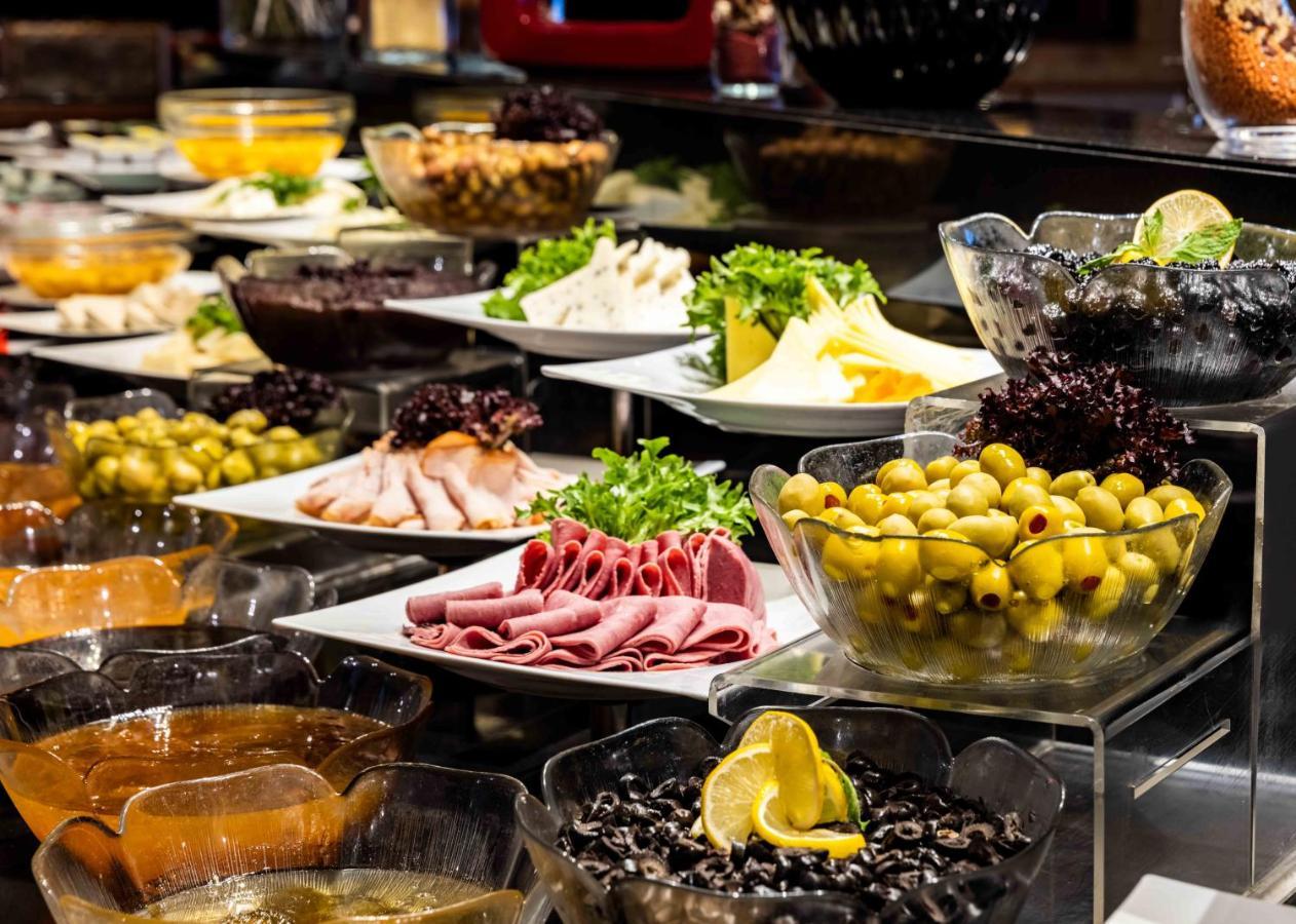 호텔 셀릭 팰리스 컨벤션 센터 테르말 스파 부루사 외부 사진 A buffet
