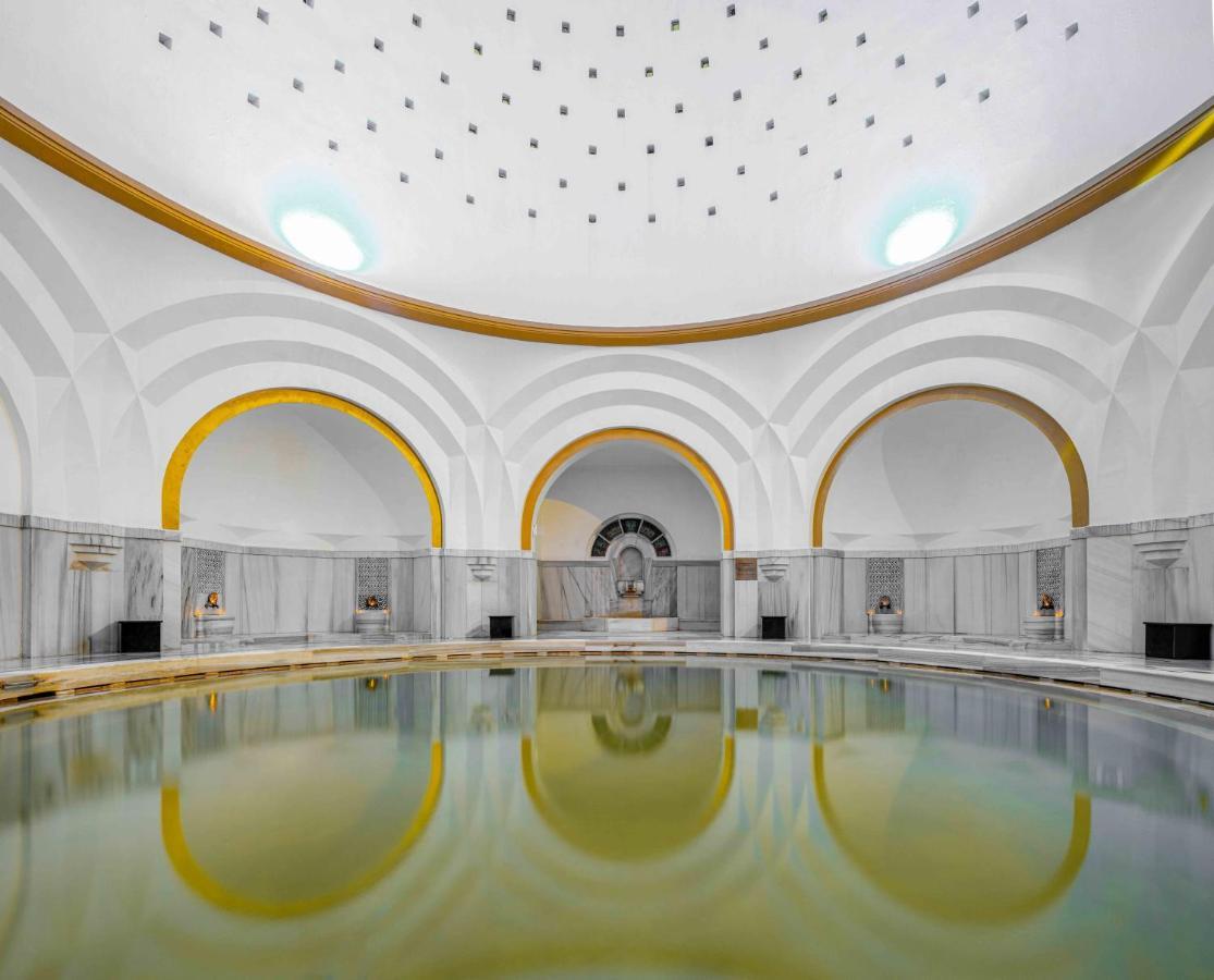 호텔 셀릭 팰리스 컨벤션 센터 테르말 스파 부루사 외부 사진 The interior of the swimming hall