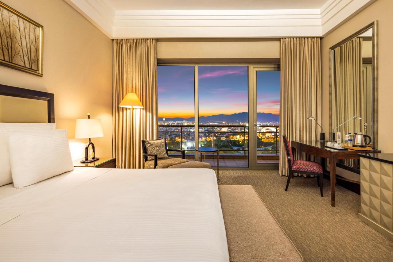 호텔 셀릭 팰리스 컨벤션 센터 테르말 스파 부루사 외부 사진 A guest room at the Atlantis Paradise Island