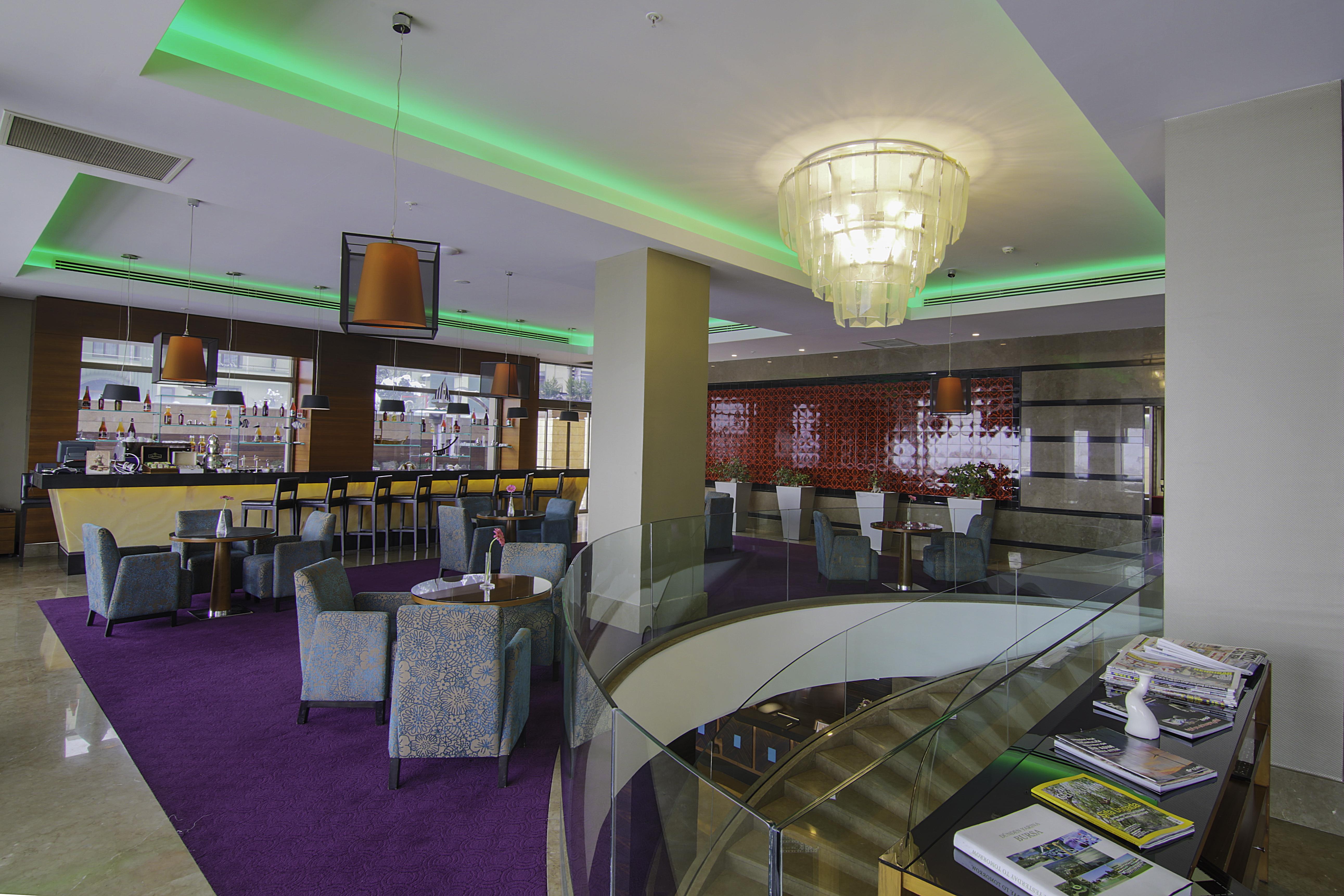 호텔 셀릭 팰리스 컨벤션 센터 테르말 스파 부루사 외부 사진 The bar at the hotel