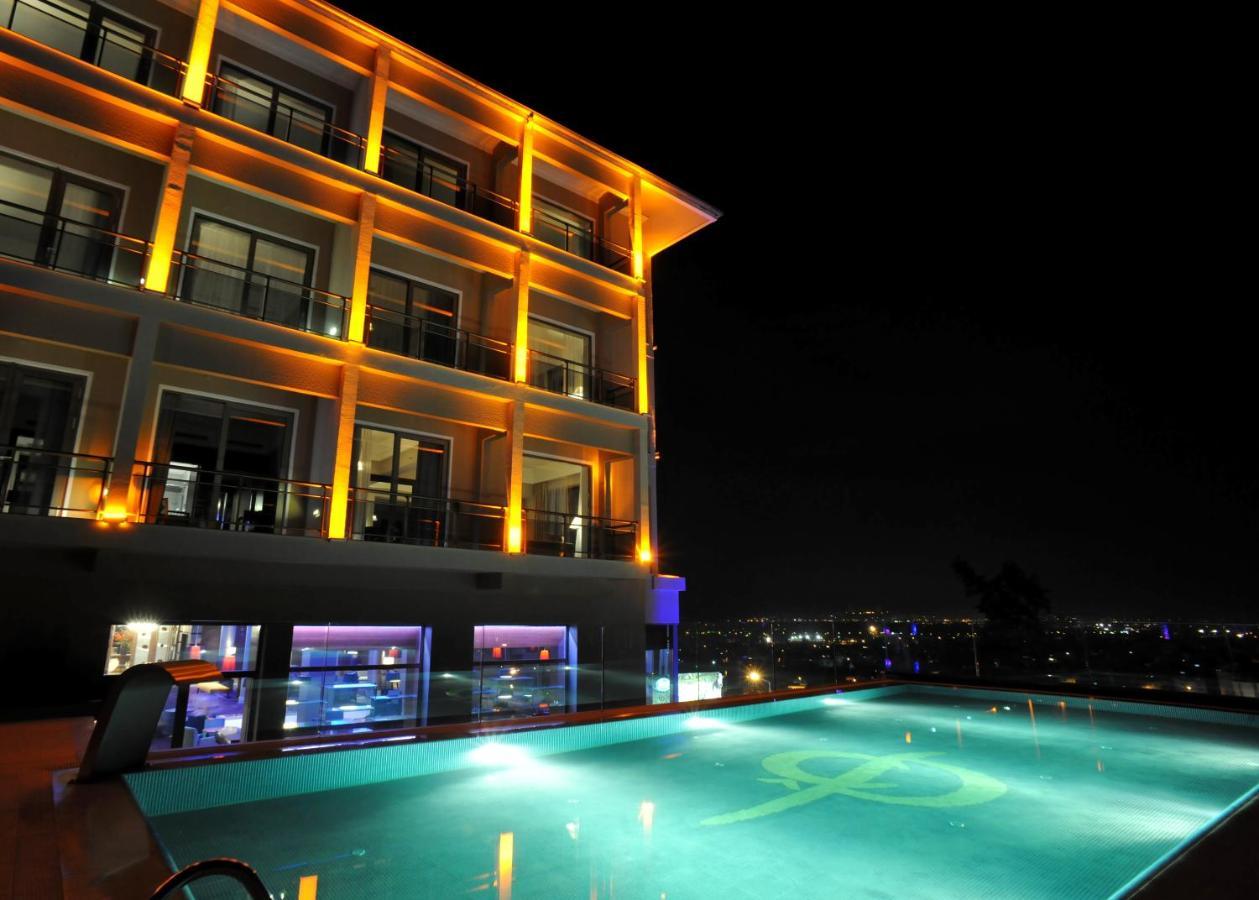 호텔 셀릭 팰리스 컨벤션 센터 테르말 스파 부루사 외부 사진 The pool at the hotel